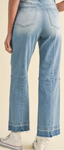 Load image into Gallery viewer, The Shasta Jeans