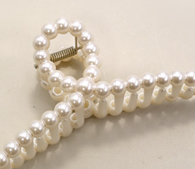 Load image into Gallery viewer, Pearl Claw Clips
