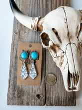 Load image into Gallery viewer, Western Geometric Shape Stone Stud Earrings: PINK