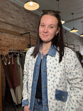 Load image into Gallery viewer, Floral Quilted Jacket