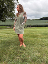 Load image into Gallery viewer, The Banker Dress-Green