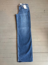 Load image into Gallery viewer, The Mound Jeans