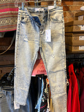 Load image into Gallery viewer, Size 3 Last Chance Jeans
